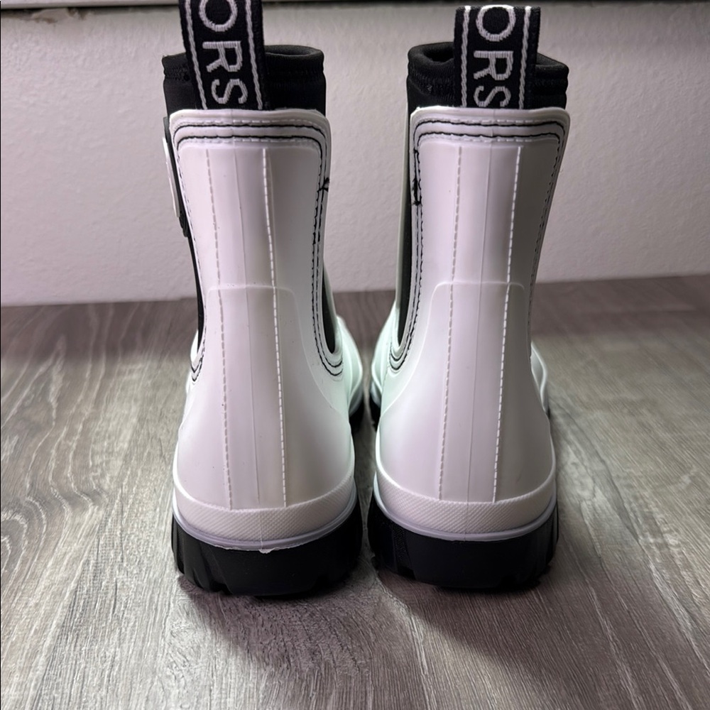 Michael Kors White and Black Winter Boots - Picture 2 of 4